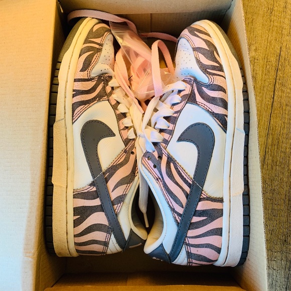 nike dunk zebra